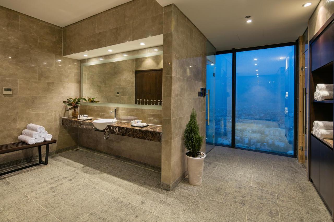 Luxury Beach Condo 5-Star, Rooftop Pool Дананг Екстер'єр фото